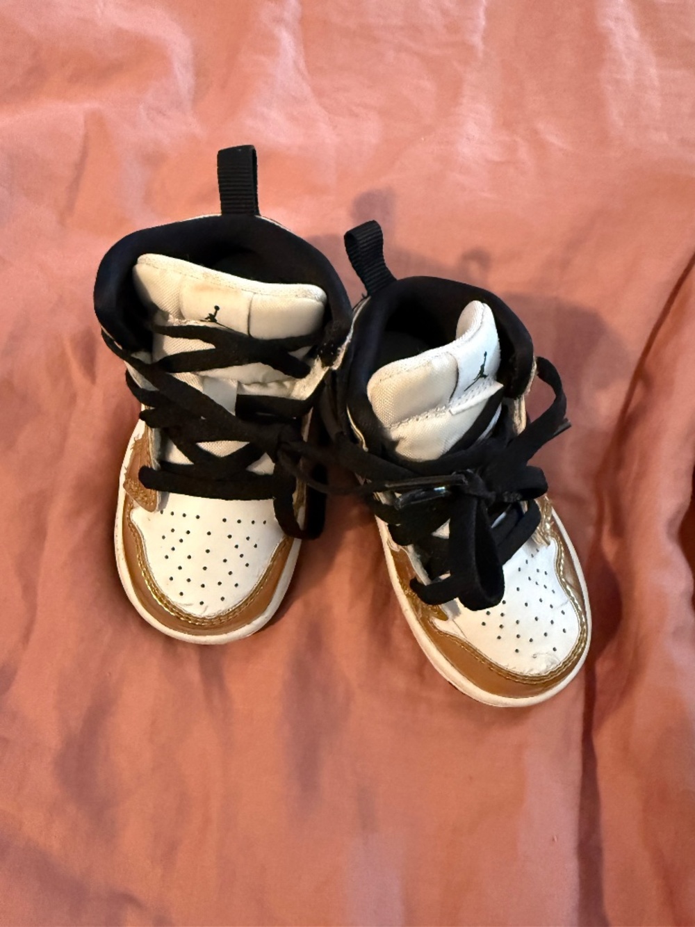 Nike toddler size 5c gold, white and black
